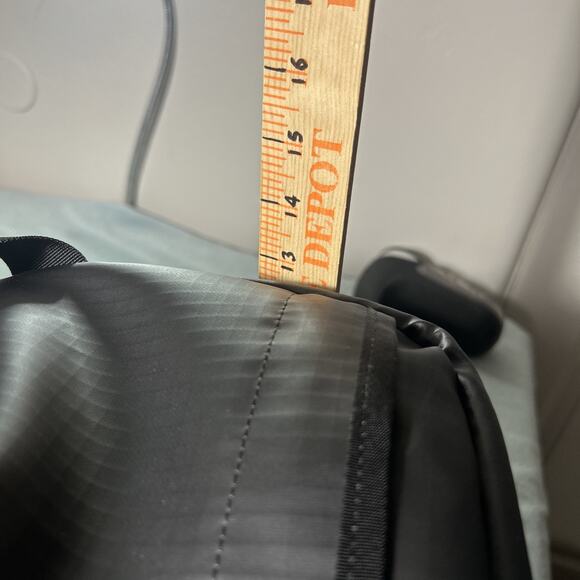 NWT Patagonia Black Hole Wheeled Duffel 100L 49388 Mint Cond. TPU DWR Ripstop - Picture 5 of 16